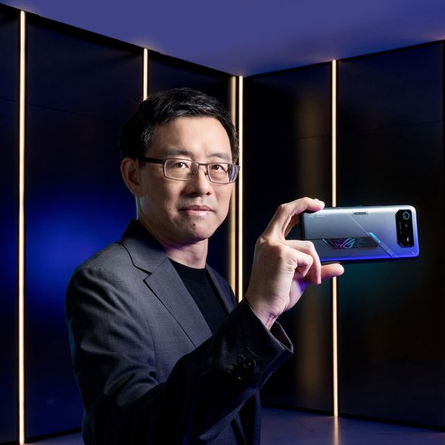 S.y. Hsu Presents the Rog Phone 6 D R